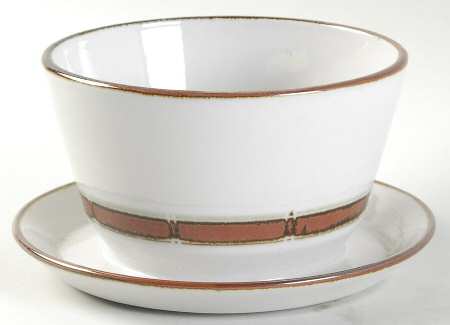 Selandia Gravy Boat with Attached Underplate