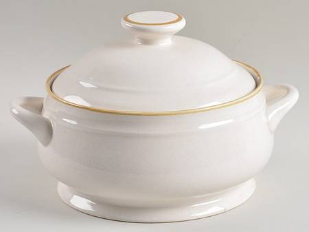 Elegance 2 Qt Round Covered Casserole