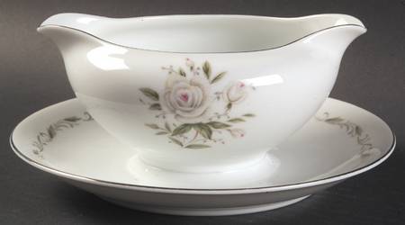 Romance Round Gravy Boat/Attached Underplate
