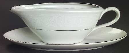 Demure Gravy Boat & Underplate/Relish
