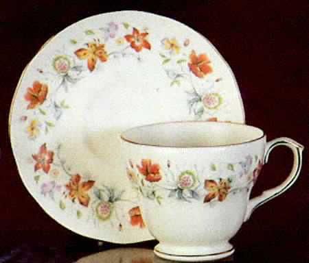 Evelyn Footed Cup & Saucer Set