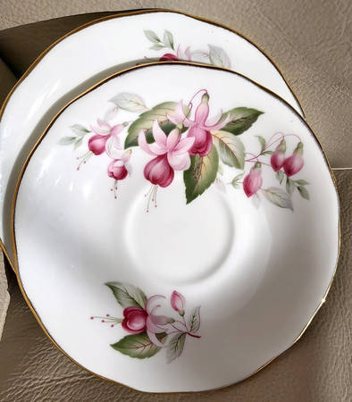 Fuchsia Saucer