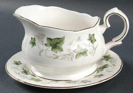 Ivy Gravy Boat & Underplate