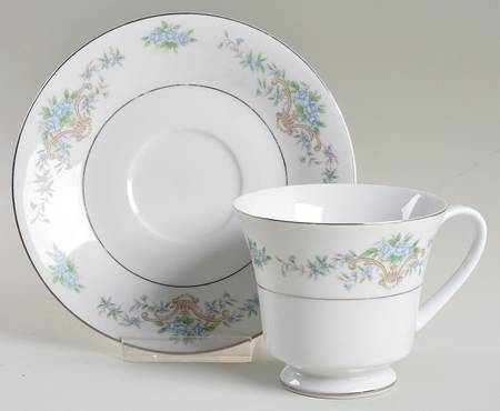 DYN6 Footed Cup & Saucer Set