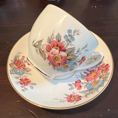 DUC6 Footed Cup & Saucer Set