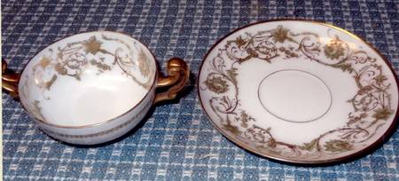 DEI22 Flat Bouillon Cup & Saucer