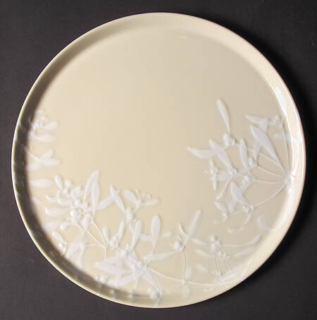 Promenade Tan (Ivoire) Cake Plate