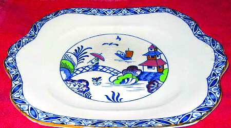 Westover Square Handled Cake Plate