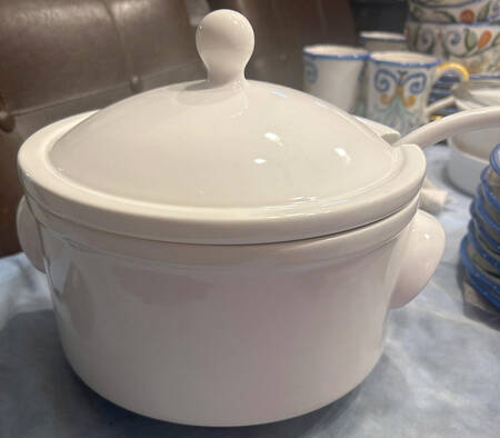 DAN84 Tureen & Lid w/Ladle