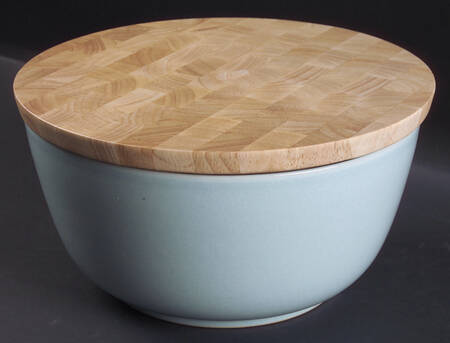 Flavours Blueberry Salad Bowl & Chop Board Lid 9"
