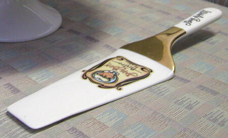 Jam Bon Solid Ceramic Pie/Cake Server