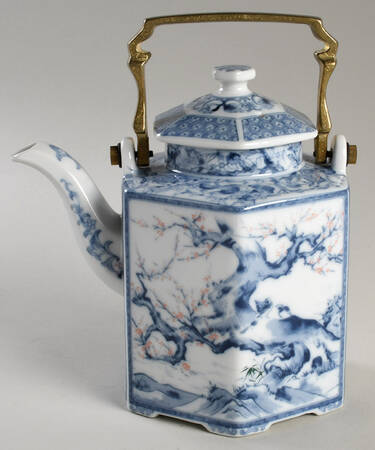 Dynasty Blue Teapot & Lid with Brass Handle