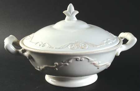 Marie Antoinette Round Covered Vegetable