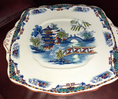 Pagoda Handled Cake Plate
