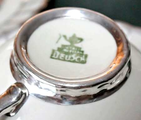 DEU3 Footed Cup