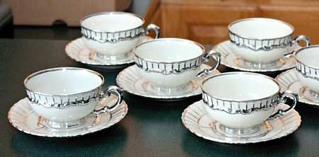 DEU3 Footed Cup & Saucer Set