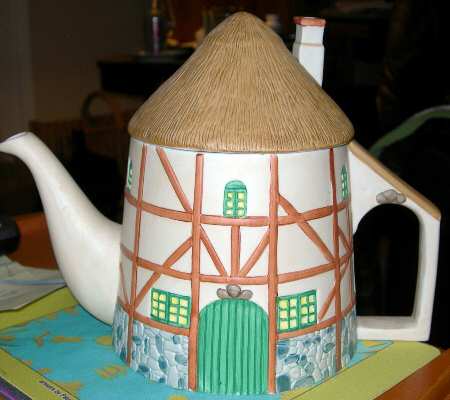 Village Collection Teapot & Lid