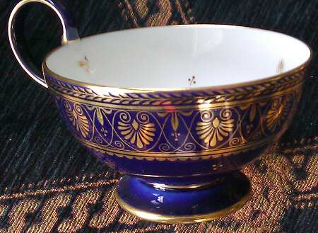 DOQ1 Footed Cup