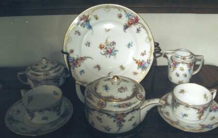 DRE122 Teapot & Lid