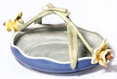 Daffodil Handled Round Dish