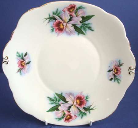 647 Handled Cake Plate