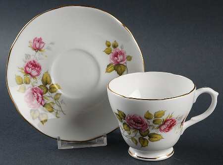 Edithe Footed Cup & Saucer Set