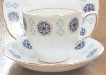 918 Footed Cup & Saucer Set
