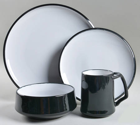 Kobenstyle (Black Outside and Bottom, White Inside 4 Piece Place Setting