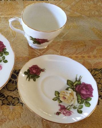 DUC101 Footed Cup & Saucer Set