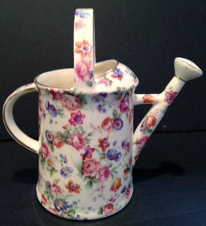 DORSET (CHEERY CHINTZ, GOLD TRIM) Water Can