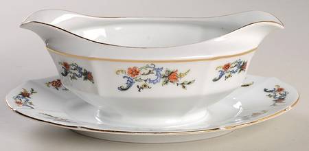 EAM8 Gravy Boat with Attached Underplate