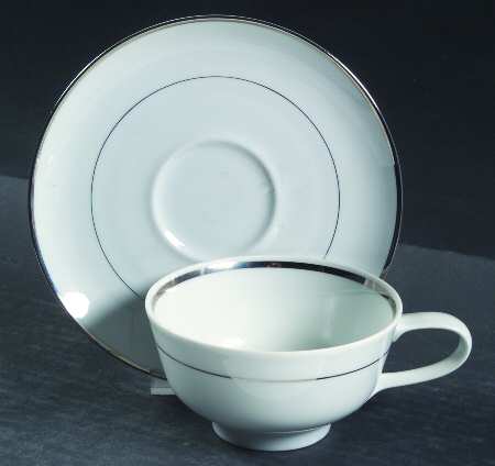 Lohengrin Flat Cup & Saucer Set