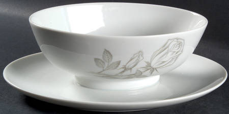 Regatta Rose Gravy Boat with Attached Underplate