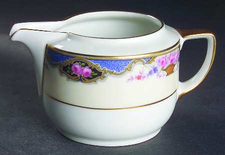 1262 (Verge, Cream Rim) Creamer