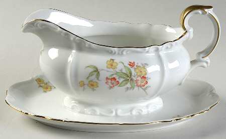 17635 Gravy Boat with Attached Underplate