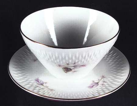 22241 Gravy Boat with Attached Underplate