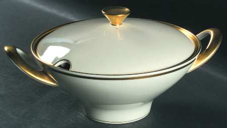 7540 (Coupe Shape) Tureen &  Lid