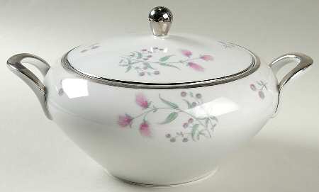 Carlisle Round Covered Vegetable