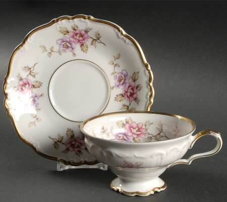 Delphine Footed Cup & Saucer Set