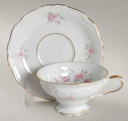Dinah Footed Cup & Saucer Set