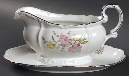 Eureka Gravy Boat with Attached Underplate