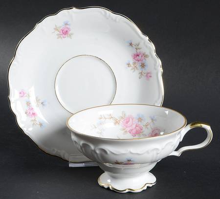 Gacfield Footed Cup & Saucer Set