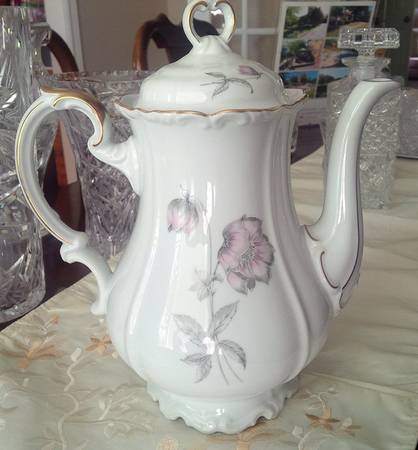Lydia Coffee Pot & Lid