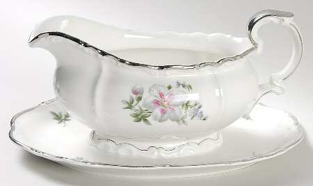Lynn Gravy Boat with Attached Underplate
