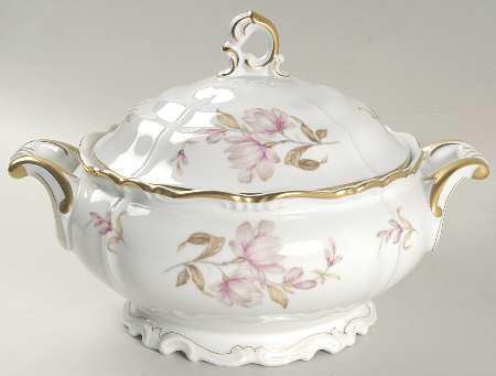 Magnolia Round Covered Vegetable