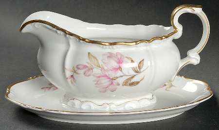 Magnolia Gravy Boat with Attached Underplate