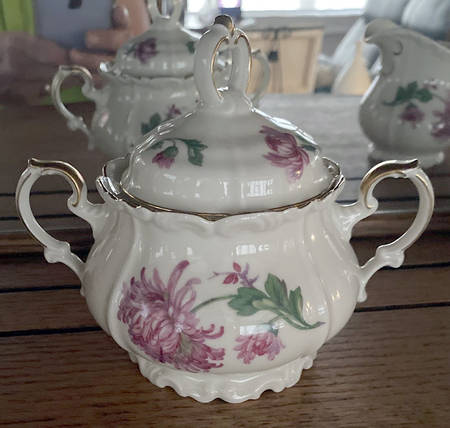 Mancoe Sugar Bowl & Lid