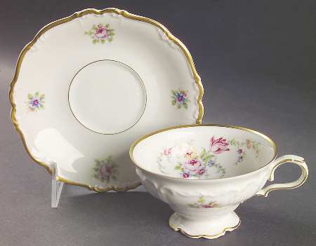 Margareta Footed Cup & Saucer Set