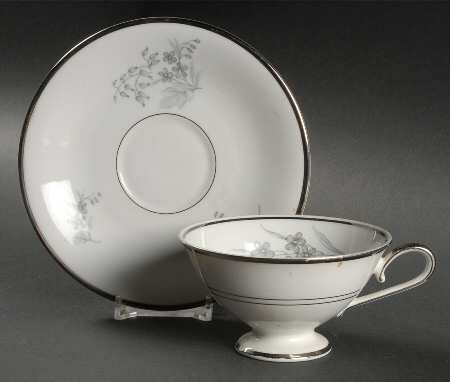 Modesto Footed Cup & Saucer Set