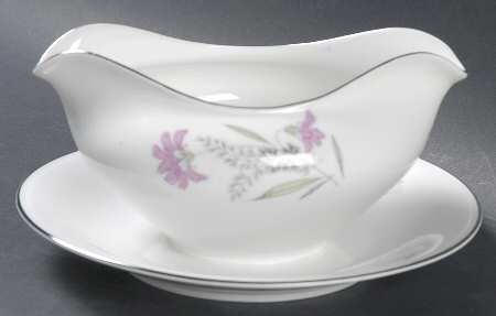 Montebello Gravy Boat with Attached Underplate